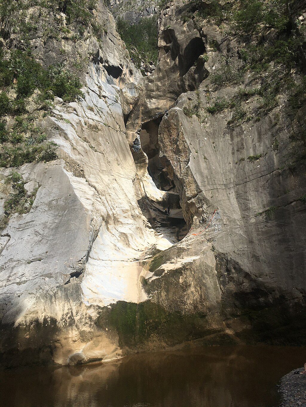 El Salto, Mexico || Steep limestone sport climbing above a mountain town || https://www.thecrag.com/es/escalar/mexico/el-salto