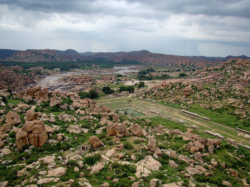 Hampi, India || Bouldering among giant granite formations and ruins || https://www.thecrag.com/es/escalar/india/hampi