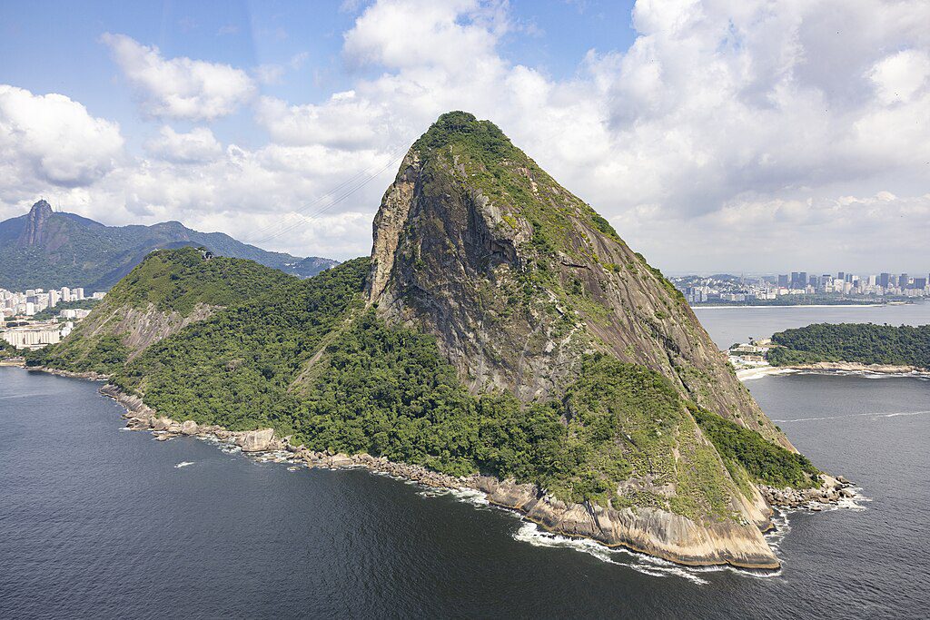 Rio de Janeiro, Brazil || Granite domes rising above a coastal city || https://www.thecrag.com/es/escalar/brazil/rio-de-janeiro