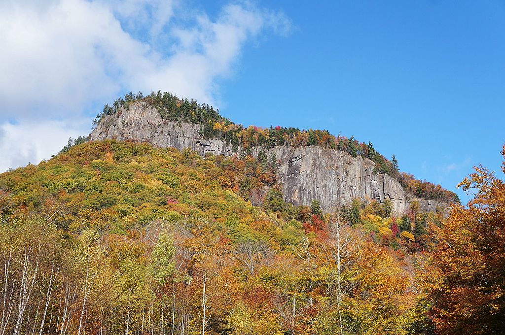 Rumney, USA || Powerful sport climbing on featured schist cliffs || https://www.mountainproject.com/area/105867832/waimea
