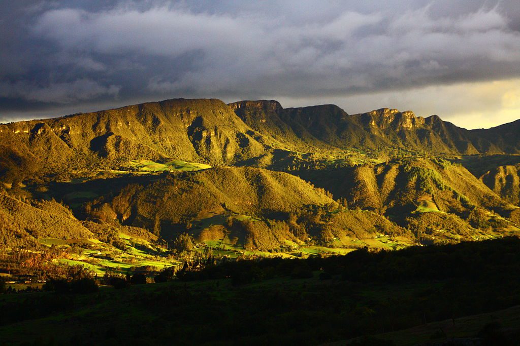 Suesca, Colombia || Tall sandstone walls outside a mountain town || https://www.thecrag.com/es/escalar/colombia/suesca