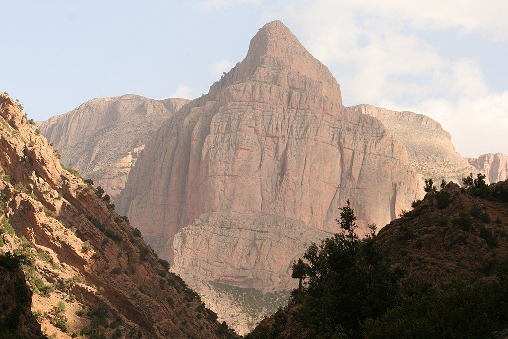 Taghia, Morocco || Remote limestone big walls in a mountain village || https://www.thecrag.com/es/escalar/morocco/gorges-du-taghia