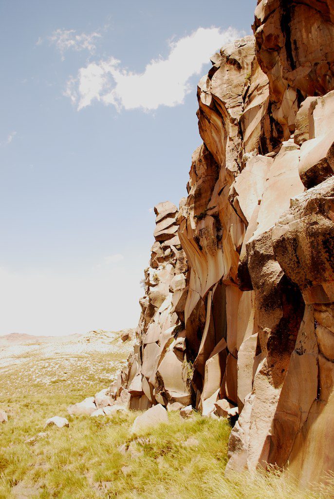 Valle de los Condores, Chile || Long limestone routes above a rural plateau || https://www.thecrag.com/es/escalar/chile/area/594286794