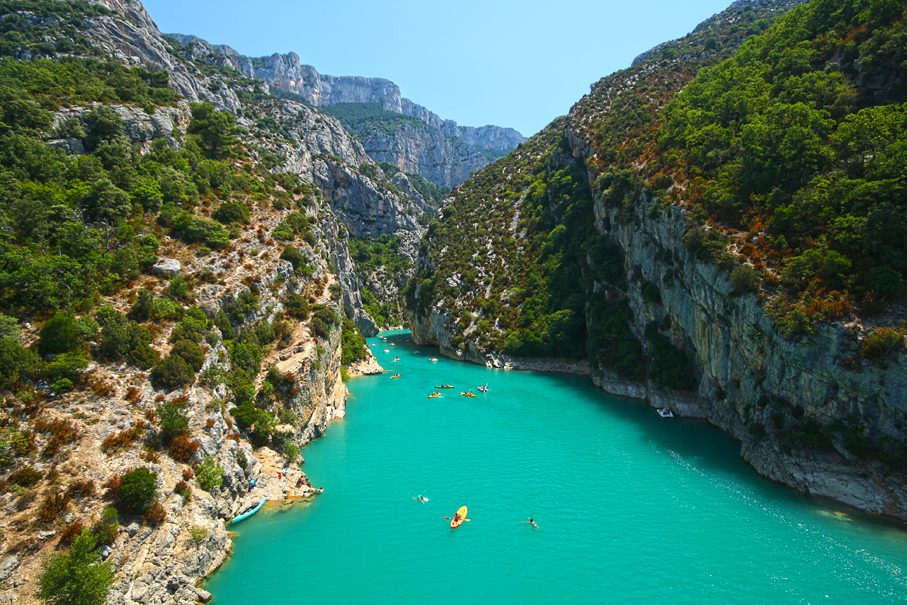 Verdon Gorge, France || Exposed limestone multipitch above a deep canyon || https://www.thecrag.com/es/escalar/france/le-verdon
