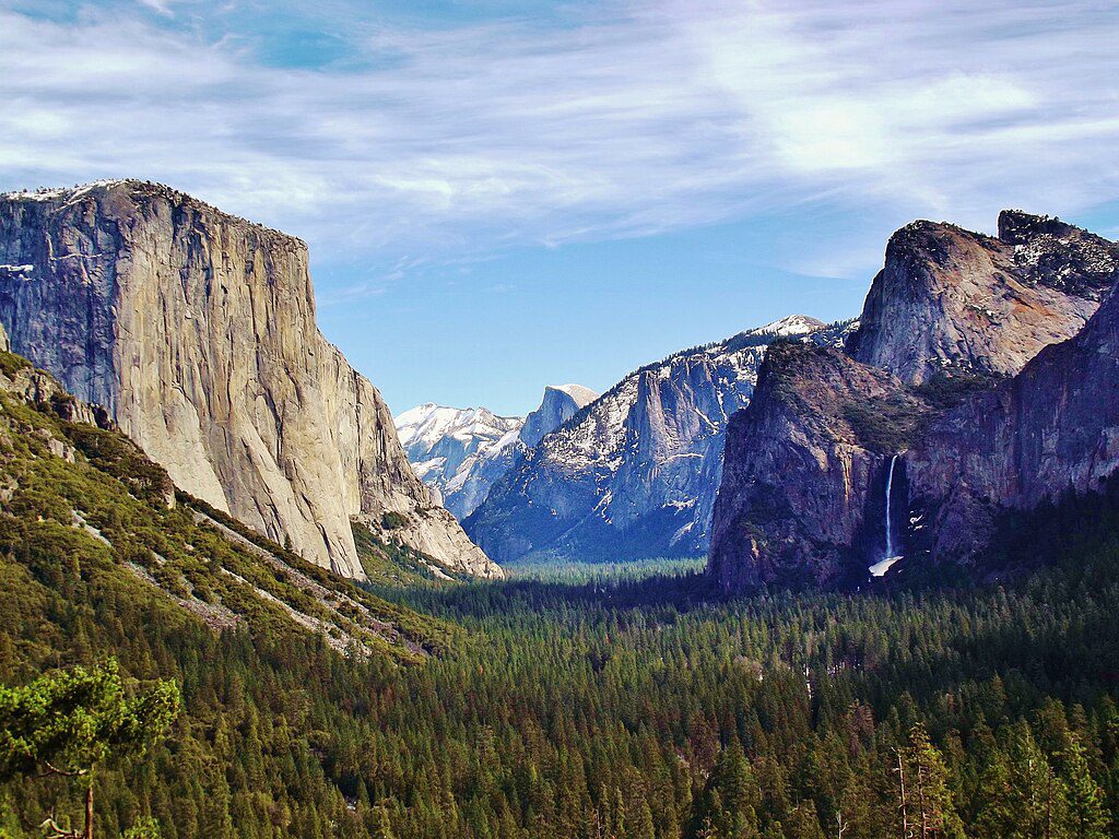 Yosemite Valley, USA || Iconic granite big walls in a national park || https://www.mountainproject.com/area/105833381/yosemite-national-park